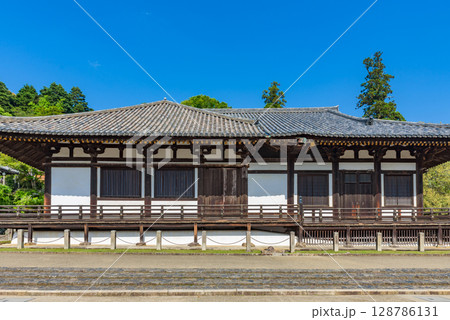 【国宝】世界遺産　東大寺　法華堂（三月堂）　奈良県奈良市 128786131