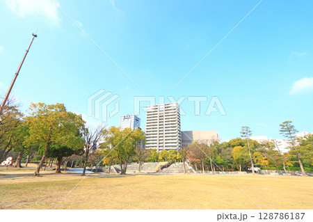 香川県高松市、高松市立中央公園とその周辺の風景 香川県高松市、高松市立中央公園とその周辺の風景 128786187