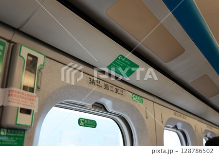 非常口 非常用出口 電車 128786502
