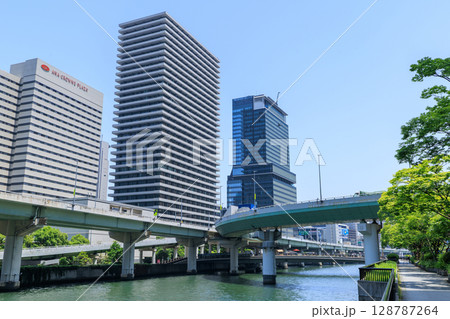 大阪 堂島川沿いの初夏の風景 (大阪府大阪市北区) 大阪 堂島川沿いの初夏の風景 (大阪府大阪市北区) 128787264