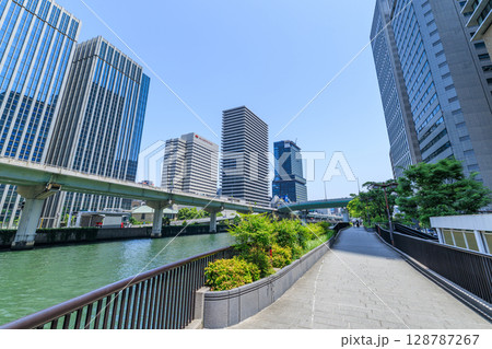 大阪 堂島川沿いの初夏の風景 (大阪府大阪市北区) 大阪 堂島川沿いの初夏の風景 (大阪府大阪市北区) 128787267