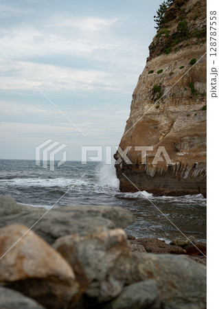 岩のある海岸 岩のある海岸 128787558