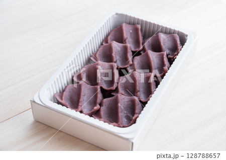 箱入り餅菓子 128788657
