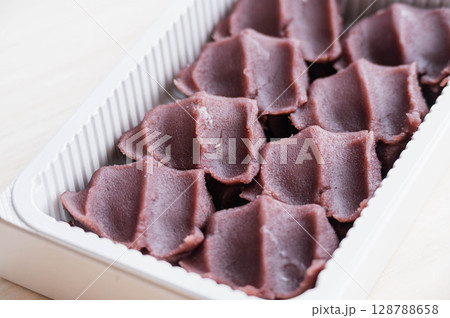 箱入り餅菓子 128788658