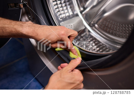 Cleaning the Inner Surface of a Washing Machine Drum for Optimal Performance and Hygiene 128788785