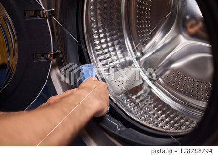 Cleaning the Inner Surface of a Washing Machine Drum for Optimal Performance and Hygiene Cleaning the Inner Surface of a Washing Machine Drum for Optimal Performance and Hygiene 128788794