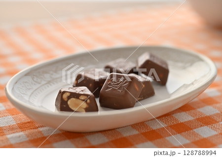 ピーナッツチョコレート 128788994