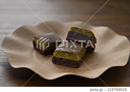 ミニ濃厚宇治抹茶ブラウニー ミニ濃厚宇治抹茶ブラウニー 128789028