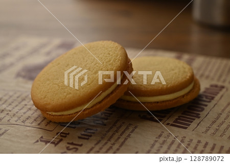 ビアードパパガレットサンド　パイシュークリーム味 128789072