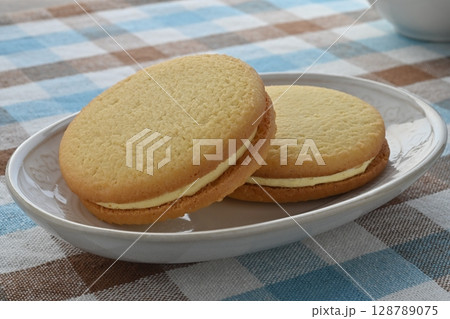 ビアードパパガレットサンド　パイシュークリーム味 128789075