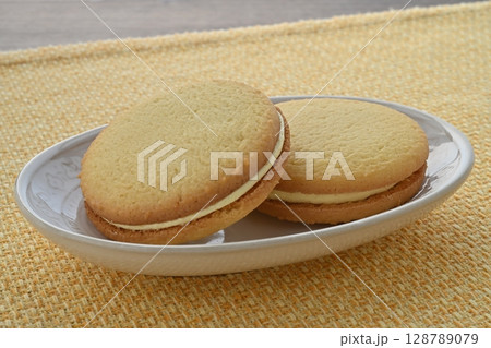 ビアードパパガレットサンド　パイシュークリーム味 128789079