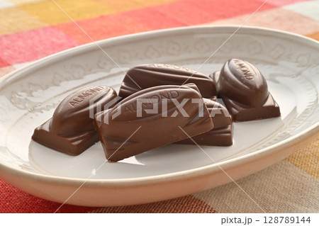 不二家アーモンドチョコレート 不二家アーモンドチョコレート 128789144