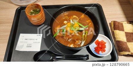 カレー丼 128790665