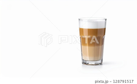 《AI画像》白背景とコーヒー牛乳 128791517