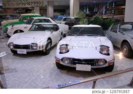 国産初のスーパーカーと呼ばれた伝説の名車_トヨタ2000GT(右ハンドルモデル_左ハンドルモデル) 国産初のスーパーカーと呼ばれた伝説の名車_トヨタ2000GT(右ハンドルモデル_左ハンドルモデル) 128791887