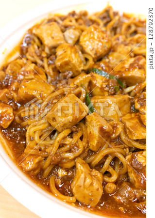 おいしい麻婆豆腐焼きそば 128792370