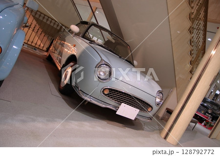 90年代に大ヒットしたパイクカー_日産フィガロ(日本自動車博物館_収蔵車) 128792772