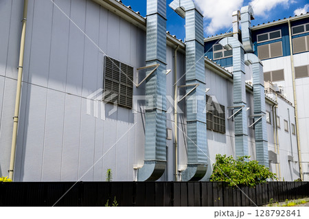 製造工場の排気ダクト 128792841