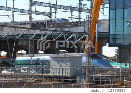 鉄道博物館へ搬入準備中の山形新幹線400系 128793524