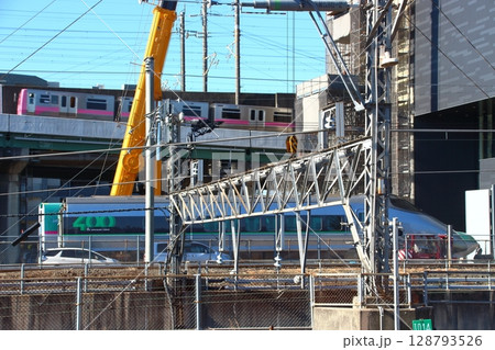 鉄道博物館へ搬入準備中の山形新幹線400系 128793526