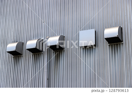 工場排気口　ウェザーカバー 128793613