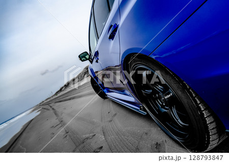 青い車 128793847