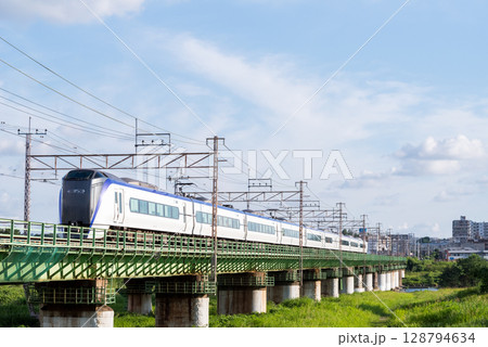 【中央本線】多摩川橋梁を通過する特急列車 【中央本線】多摩川橋梁を通過する特急列車 128794634