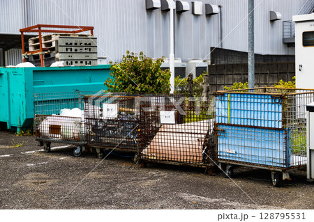 製造工場廃棄物置場 メッシュボックス 製造工場廃棄物置場 メッシュボックス 128795531