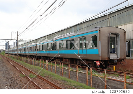 さいたま車両センターにて放置中の京浜東北線E233系電車 さいたま車両センターにて放置中の京浜東北線E233系電車 128795686
