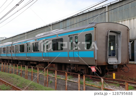 さいたま車両センターにて放置中の京浜東北線E233系電車 128795688