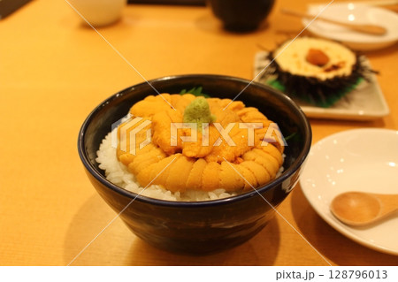 北海道の海鮮料理 うに丼 北海道函館市 うにむらかみ 128796013