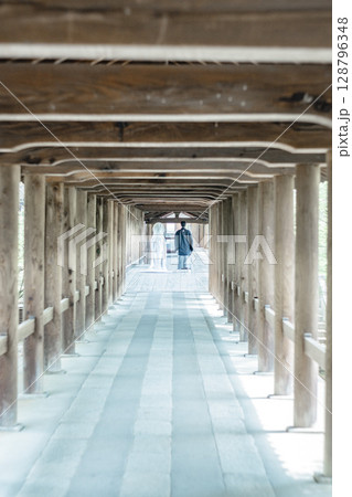 京都東福寺の回廊 京都東福寺の回廊 128796348