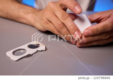 Proper Handling of Batteries for Various Electronic Devices to Ensure Safety and Durability 128796666