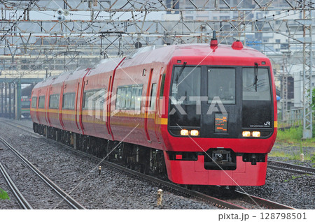東海道本線　平塚　JR東日本　253系1000番台　OM-N02編成（大宮）　回送 128798501