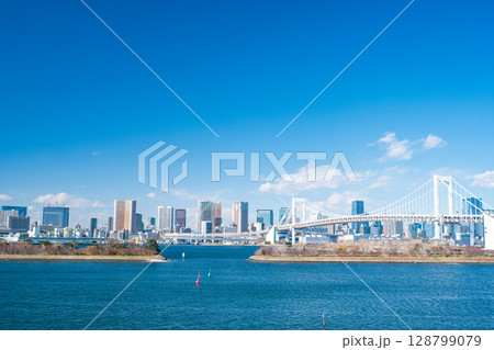 cityscape of Tokyo skyline with Tokyo tower and rainbow bridge at daytime in Japan cityscape of Tokyo skyline with Tokyo tower and rainbow bridge at daytime in Japan 128799079