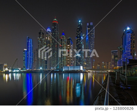 Night mosque in Dubai Marina Night mosque in Dubai Marina 128800826