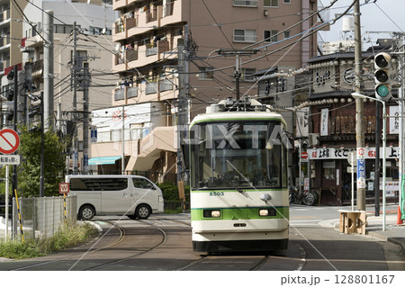 大塚駅付近を走る都電荒川園 大塚駅付近を走る都電荒川園 128801167