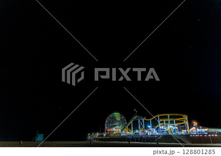 アメリカ　ロサンゼルスの街並みと夜景　サンタモニカ 128801285