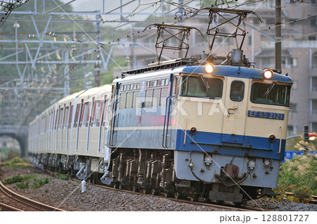 東海道本線　真鶴　JR貨物　EF65-2121＋東京都交通局　12-600形　12-651編成　甲種 128801727