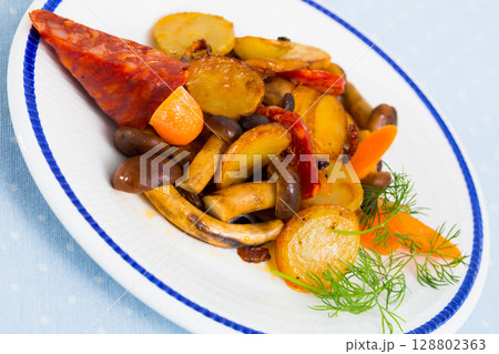 Tasty cooked fried potatoes with shitake mushrooms and sausage 128802363