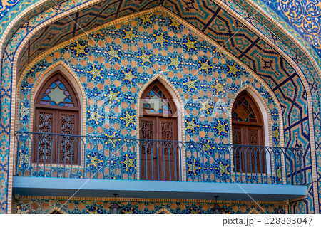 Blue, mosaic-decorated bath in Abanotubani, the old district of Tbilisi 128803047