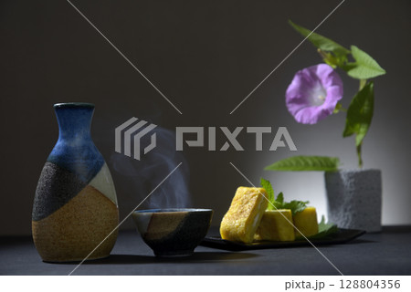 日本酒 熱燗 湯気 花 日本酒 熱燗 湯気 花 128804356