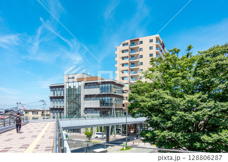 名取市図書館　増田公民館　名取駅東西自由通路　名取駅　東口　歩道橋　東西自由通路　ロータリー 128806287