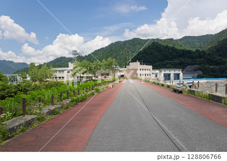 矢木沢ダム管理施設　ネイチャービュー矢木沢 128806766