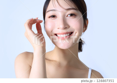 女性のポートレート ビューティーイメージ 女性のポートレート ビューティーイメージ 128807351