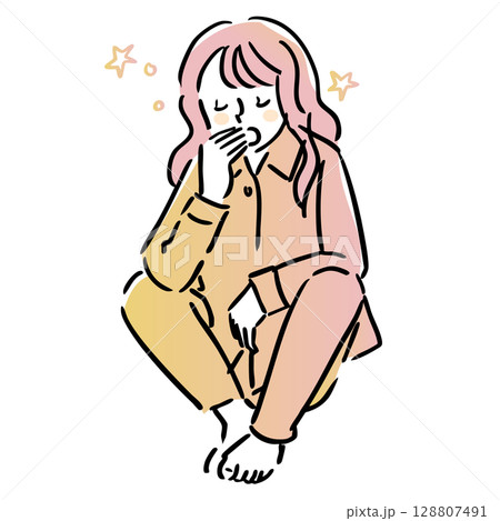 座りながら眠くてあくびをするパジャマ姿の女性 128807491