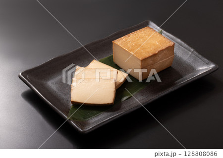 燻製とうふ(遠野産 大豆 桜チップ) 燻製とうふ(遠野産 大豆 桜チップ) 128808086