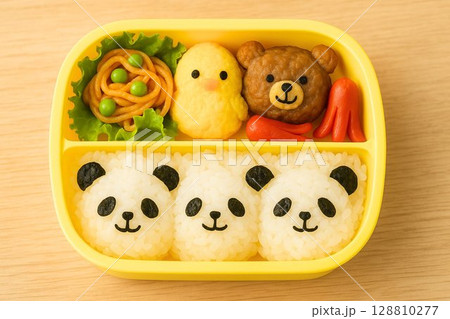 かわいいキャラ弁当 - パンダ、熊、ひよこキャラ 128810277
