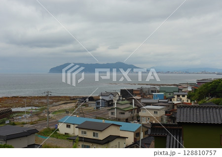 志苔館から眺める函館山（北海道函館市） 128810757