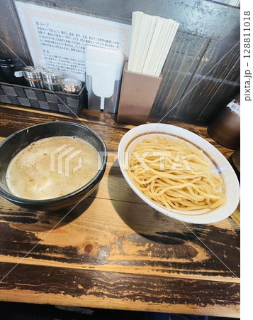 人気つけ麺 128811018